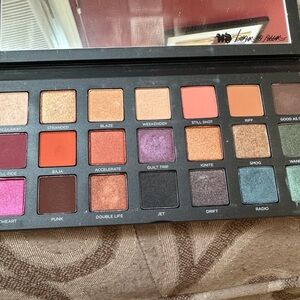 Urban Decay “Born to Run” Eye Shadow Palette